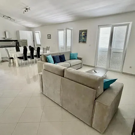 Gaga Apartment *